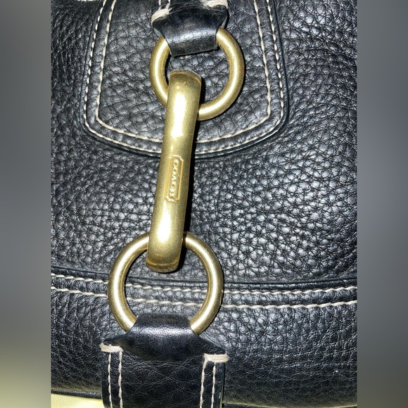 Small hobo bag… pebble leather authentic Coach purse with brass hardware - Picture 3 of 8